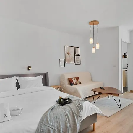 One Studio Apartament *
